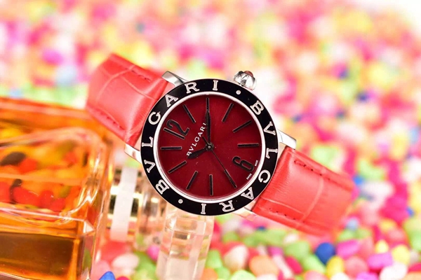 ブルガリ時計正面デザイン